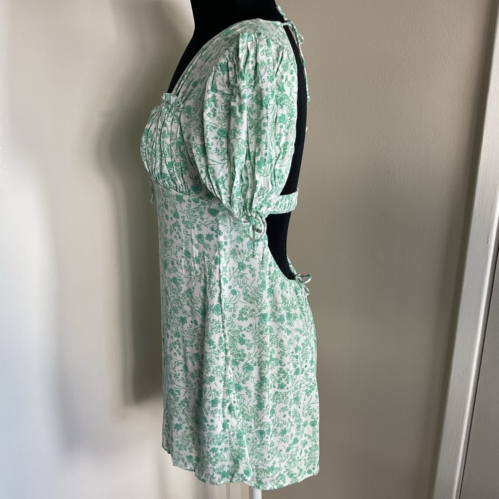 Sky to Moon Green Floral Backless Short Sleeve Mini Dress Size M Summer Festival - Picture 4 of 7
